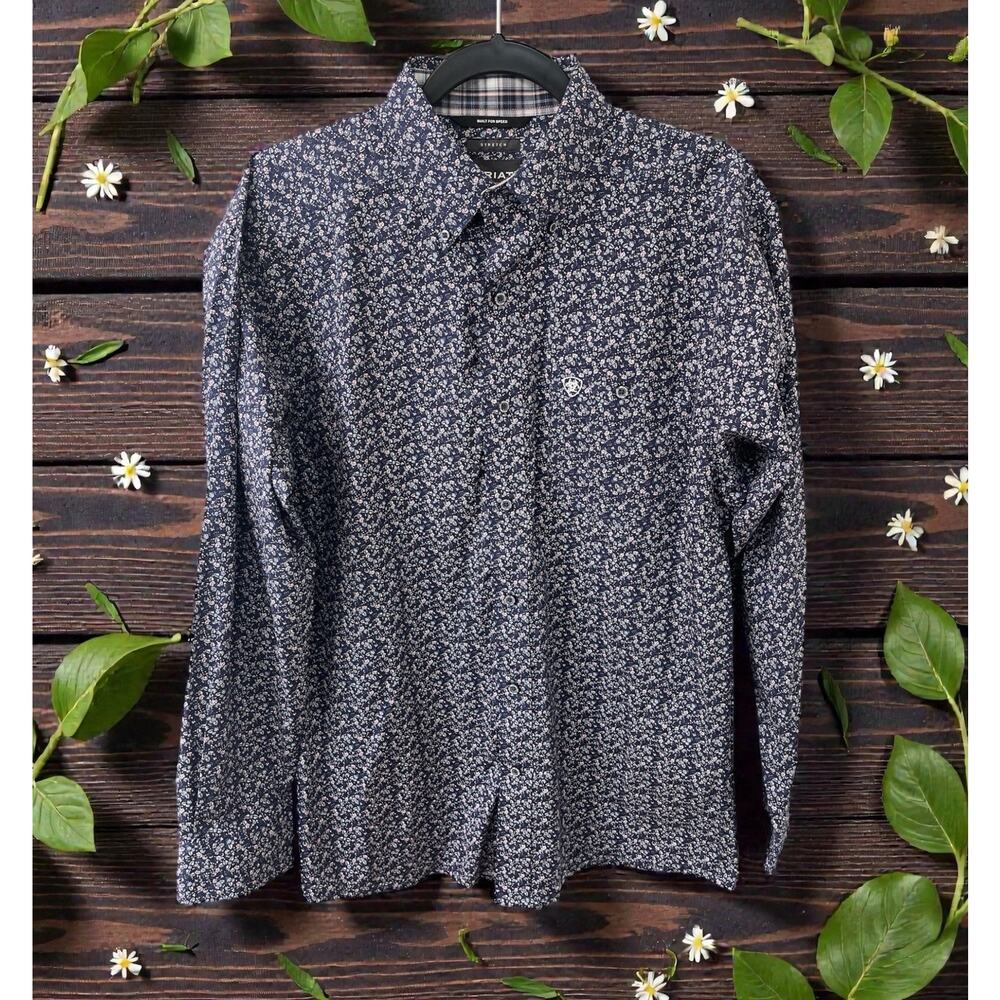 NWOT Ariat Stretch Relentless Blue Floral‎ Button Down Long Sleeve Shirt Size M